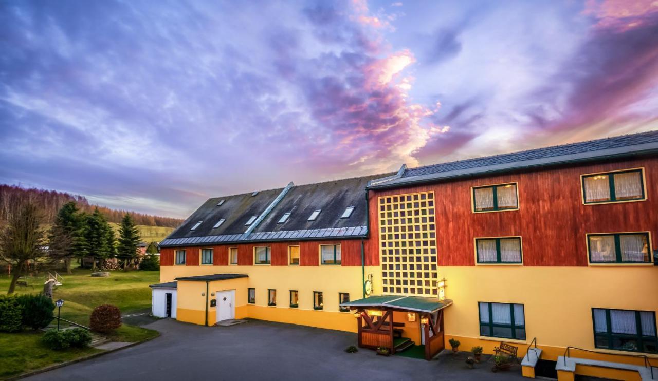 Ferienhotel Goldhuebel Нойхаузен Экстерьер фото
